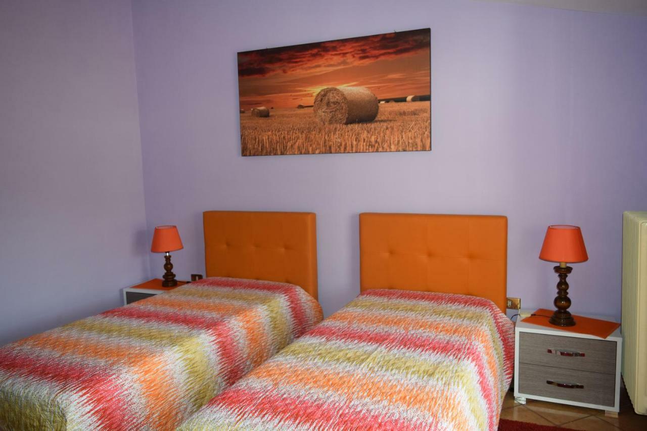 Amici Di Hackert Bed & Breakfast กาแซร์ตา ภายนอก รูปภาพ