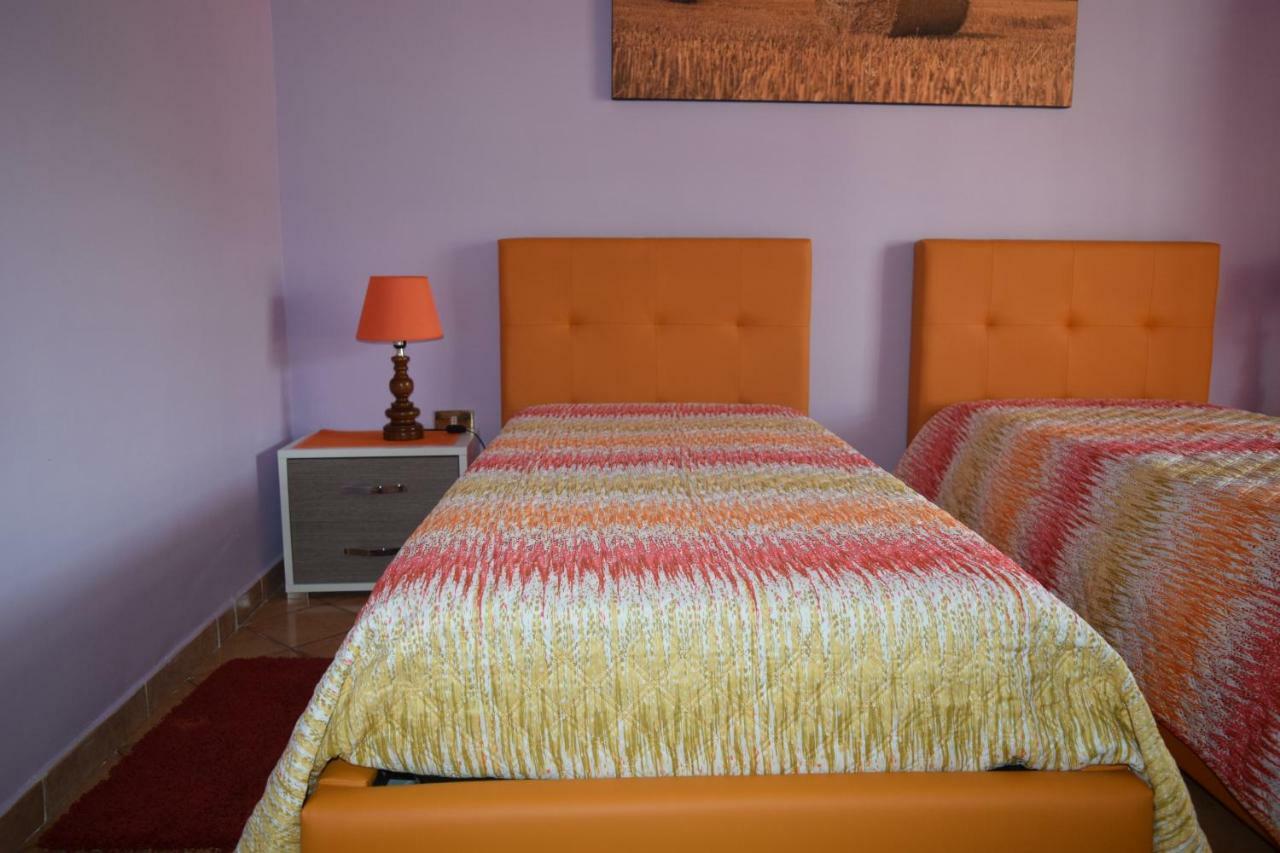 Amici Di Hackert Bed & Breakfast กาแซร์ตา ภายนอก รูปภาพ